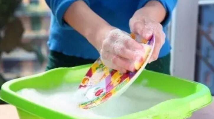 陳大姐學習洗衣液配方技術(shù) 千元創(chuàng)業(yè)開工廠